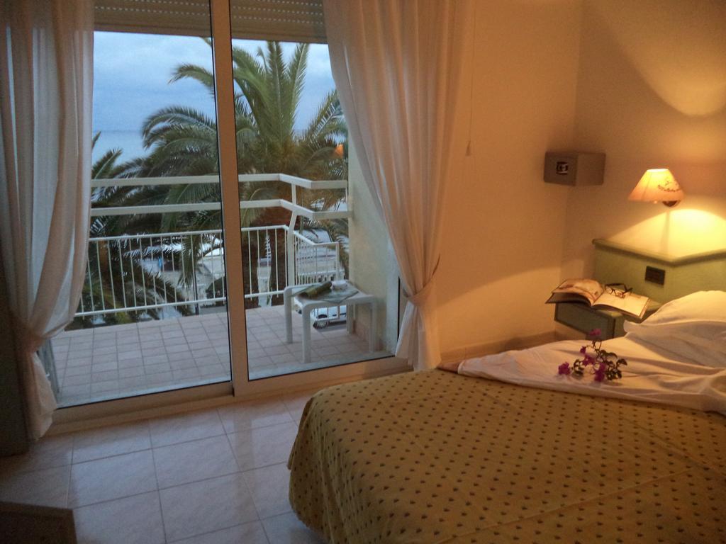 Hotel Miramare Ντιάνο Μαρίνα Εξωτερικό φωτογραφία