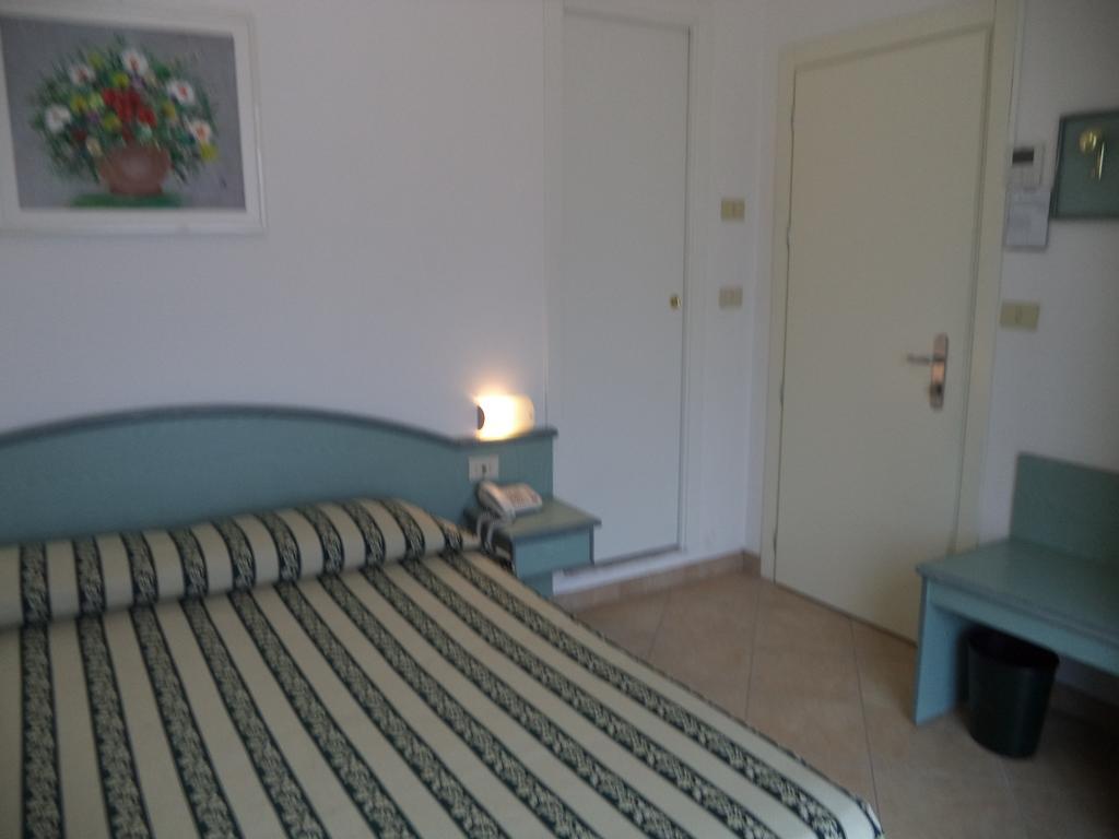 Hotel Miramare Ντιάνο Μαρίνα Δωμάτιο φωτογραφία