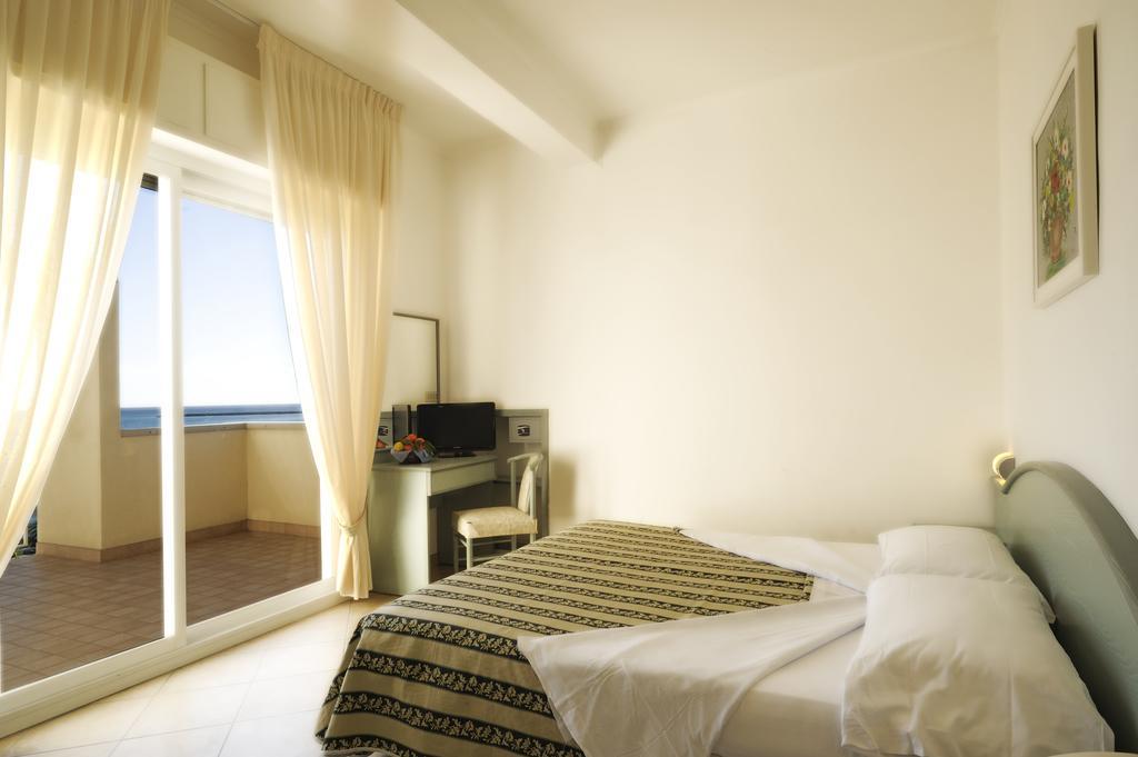 Hotel Miramare Ντιάνο Μαρίνα Εξωτερικό φωτογραφία