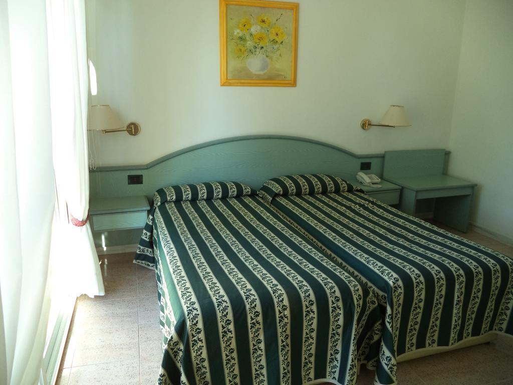 Hotel Miramare Ντιάνο Μαρίνα Δωμάτιο φωτογραφία